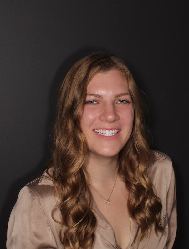 A headshot of Kelly Hopkins, a business development specialist for Helps2.